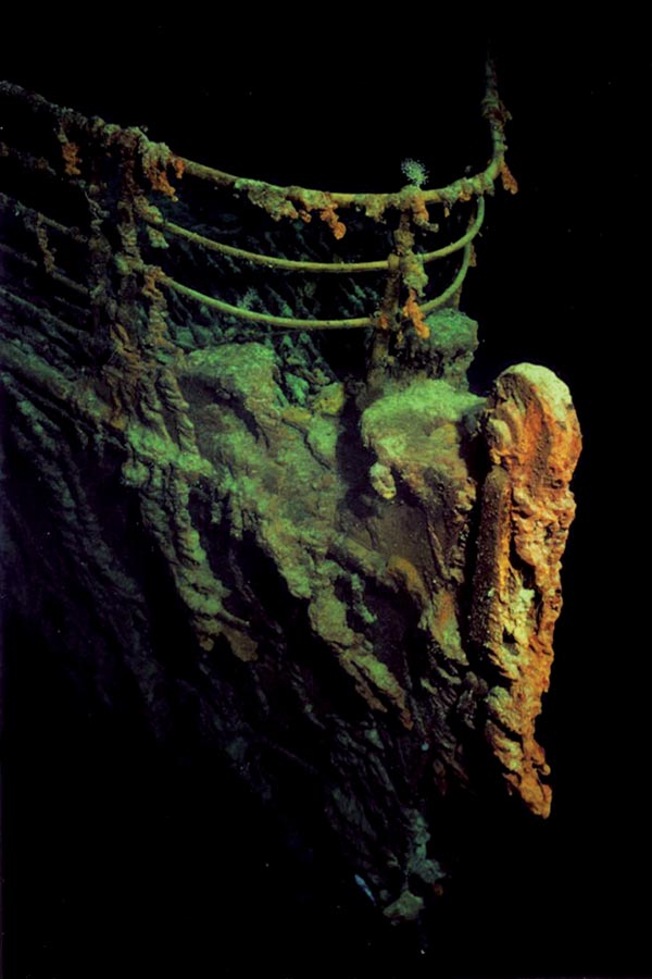 Bow view of the Titanic from Mir I submersible camera.