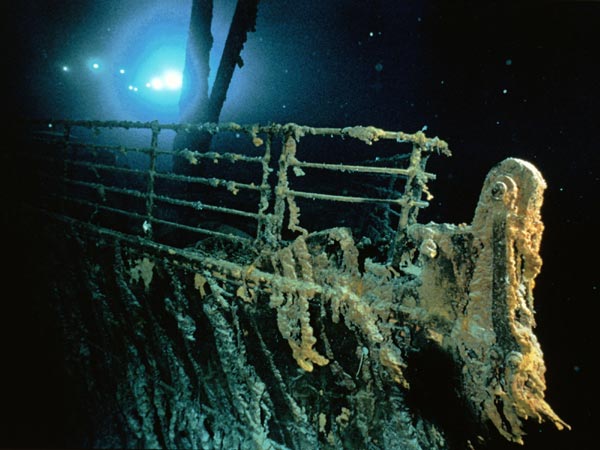 http://oceanexplorer.noaa.gov/explorations/04titanic/media/titanic_bow_railing_600.jpg