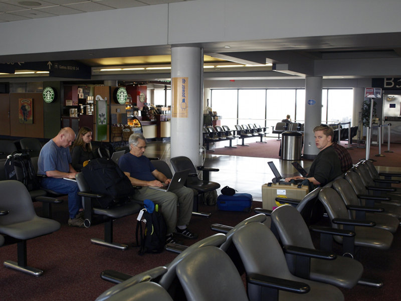 How do you spot the ocean science team at the airport?  What we lack for in business attire we substitute with diligence. Five people, five laptops, and only Carl can be distracted from earnest concentration just long enough to look up and worry: where’s Chris, and why isn't he at his laptop too?