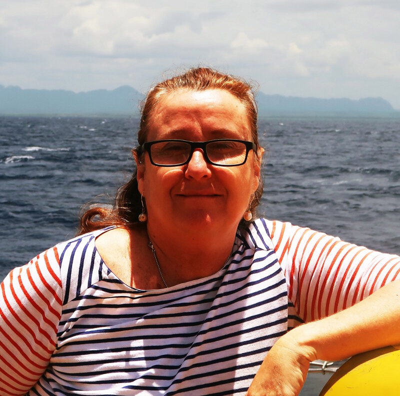 Sponge biologist Cris Diaz has been carrying out research on the tropical western Atlantic and Indo-Pacific sponge fauna for 25 years. Her bilingual abilities are also a great asset for this joint U.S Cuban expedition.