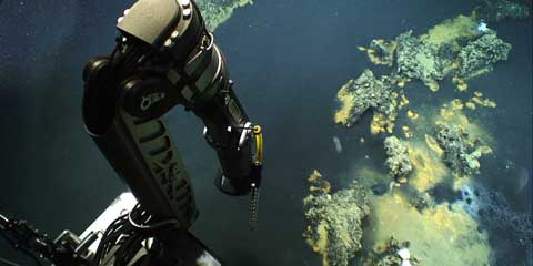 ROV Deep Discoverer uses its new temperature probe