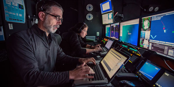 Science lead Scott France and Assistant Scientist Susan Schur in Okeanos control room