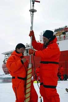 Gerry Plumbley and Qing Zhang  prepare to drill ice cores