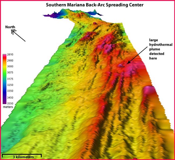 Three-dimensional view of the southern Mariana back-arc spreading center