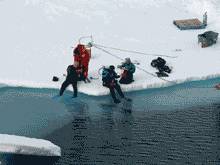 Slideshow of under-ice images taken on Arctic 2005 Exploration.