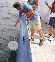 Jon Cohen sets up his plankton net for a 15-minute tow alongside the R/V Seward Johnson