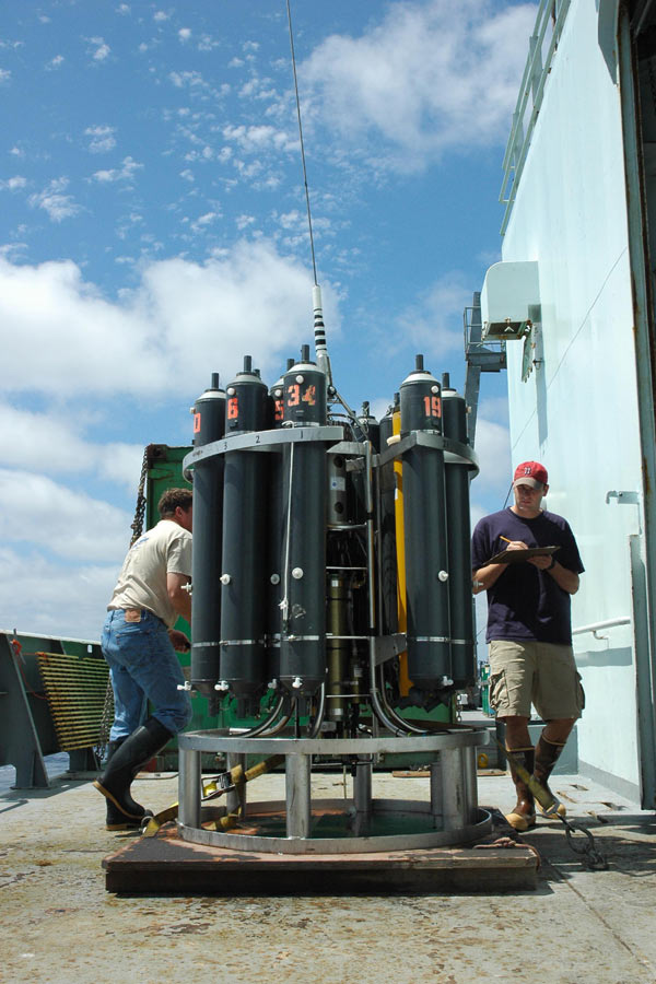 Geoff LeBon (left) and Nathan Buck (right) retrieve and document water samples from the CTD.