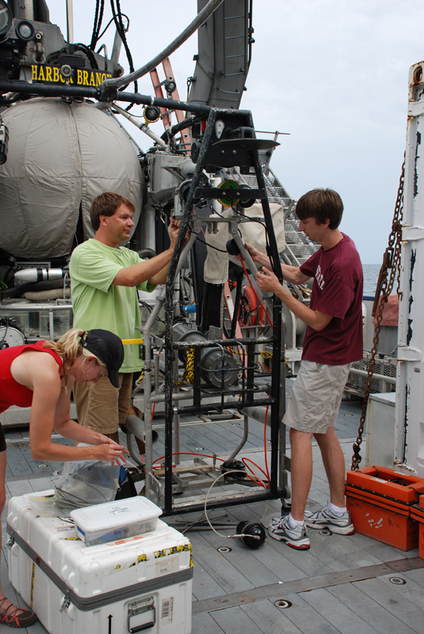 Dr. Erika Raymond, Dr. Sonke Johnsen, and Marine Biology undergrad, Ryan Keith, prepare the Eye-in-the-Sea for the first dive of the expedition.