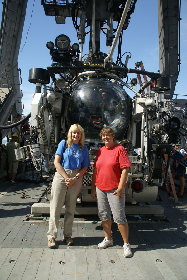 Chief Scientist Tammy Frank and Educator-at-Sea Angela Lewis pose in front of the Johnson Sea-Link II submersible before Angie�s first dive experience.