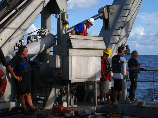 The JSL Crew and the crew of the Seward Johnson work in tandem for a successful launch/recovery of the sub. 