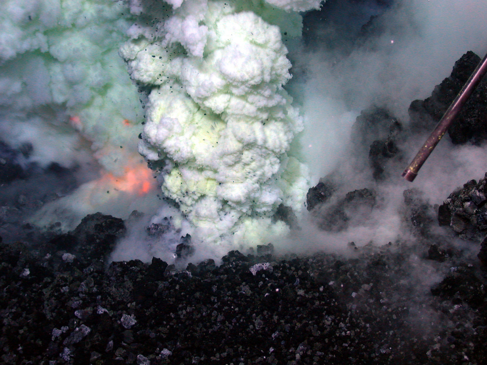 Опасность метана. Подводный вулкан Западная мата. Западная мата вулкан извержение 2009. Выброс угля в шахте. Метан в угольных Шахтах.