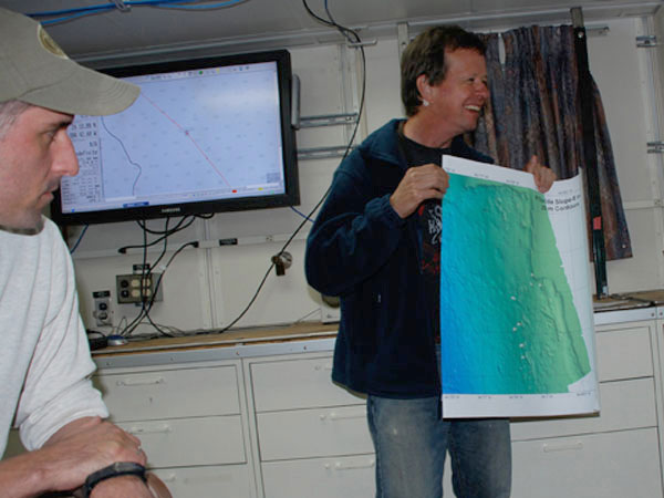 Chief scientist, Chuck Fisher, explains the next dive location. 