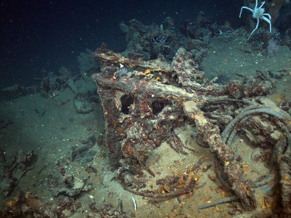 Like the 7000ft wreck the knees to the windlass are still intact yet upside down.  