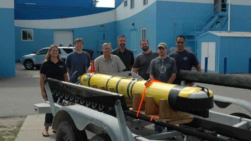 The Thunder Bay 2010 expedition team poses with the ATLAS before it is disassembled.