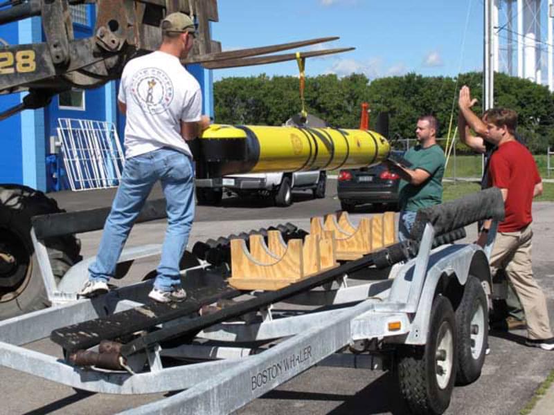 Step 1. The team loads the 500-pound autonomous underwater vehicle (AUV) on a boat trailer for transport to the research vessel (R/V) Storm.