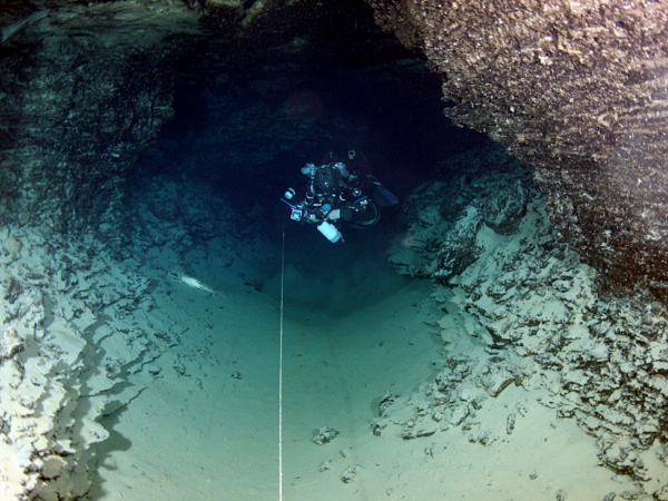 Possible flooded stream passage cave at 18 m depth in the North Shore Passage of Green Bay Cave.