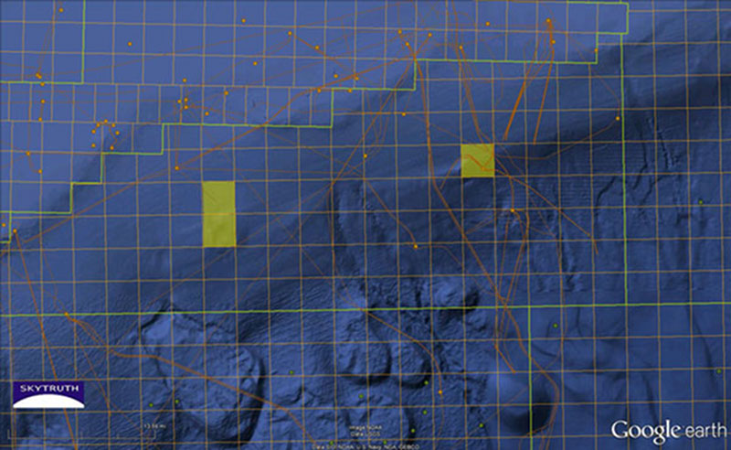 This map shows the Viosca Knoll area of the Gulf, where the most developed natural Lophelia reefs exist (VK-826 in yellow square on right and VK-862/906 on left). The orange dots are oil rigs and the orange lines represent pipelines. There are numerous rigs in close proximity to the VK reefs. Natural cold seep sites greater than 1,000 meters depth are shown in green.