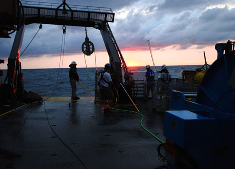 Ship and ROV deck crew await the return of the ROV from a successful dive in Baltimore Canyon.