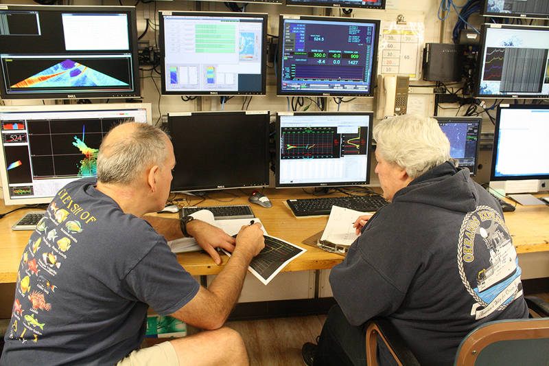 Joe Resing and Sharon Walker examine the instrumental data during a CTD tow.