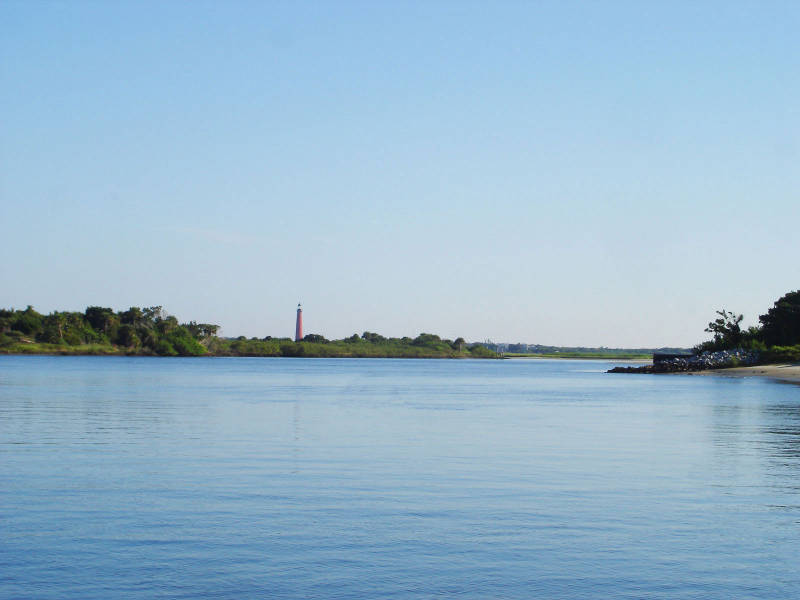 Roper cruises past the Ponce Inlet Lighthouse on the Intracoastal Waterway.