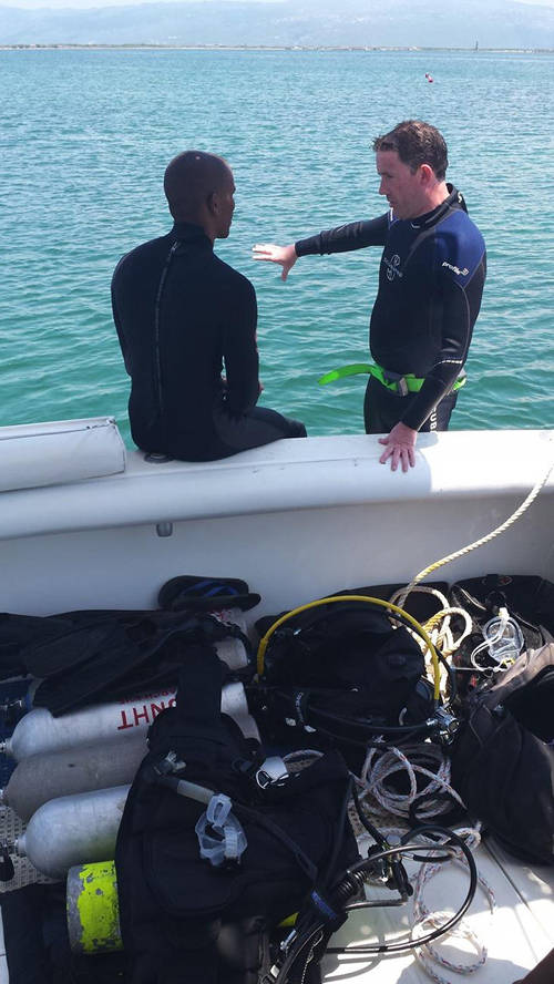 University of Michigan Student Katie Skinner with Australian Centre for Field Robotics Stereo Diver Rig.