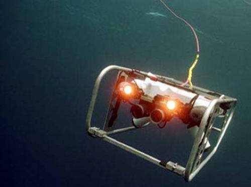 Figure 3. Remotely operated vehicles or ROVs, such as the University of North Carolina at Wilminton’s Phantom S2 with a maximum diving depth of 300 m, capable of maneuvering in shallow water make it possible for us to study mesophotic reefs.