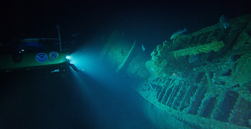 The submersible shines light on U-576.