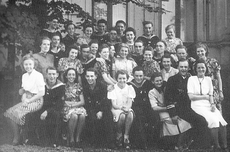 U-576 crew members posing with their wives. “We descended in the late afternoon and stayed under water as we all wanted to celebrate Christmas undisturbed. The big Christmas tree shone brightly in U-boat command. Other areas of the sub also donned smaller trees, lovingly decorated and lit by electric candles. The whole crew assembled in U-boat command and we celebrated our war Christmas together. Von Schrӧter played holiday tunes on his accordion, and we all sang together. After a short speech we all stood around the tree together, everyone lost in their own thoughts. We thought of our loved ones back at home.” On combat station! U-Boat engagement against England and America by R. Hardegen.