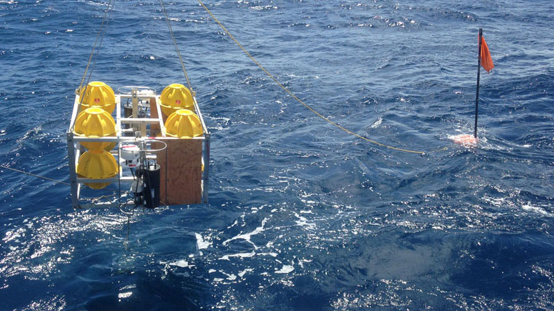 Our lander with plankton pumps “Arnold” and “BBBB” is being deployed with a 275 lbs. weight stack attached and connected to a separate mast that holds a strobe and a radio transmitter in order to be able to locate the lander once it resurfaces after deployment.