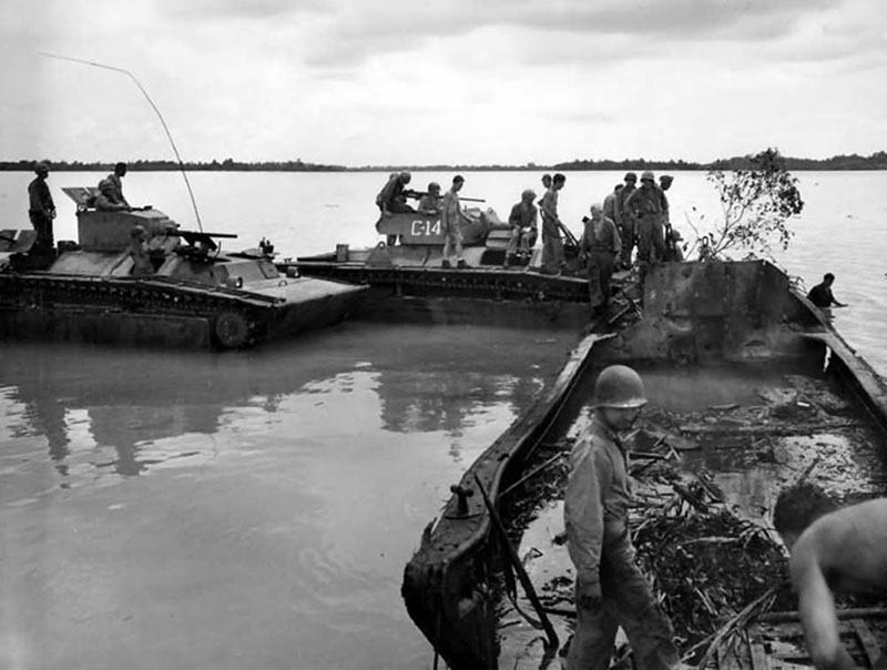 Marines on two LVT(A)s examine a sunk Japanese landing barge that was carrying reinforcements to Peleliu. The number on the center amphtrack, C-14, indicates that LVT(A)4 was assigned to Charlie Company, 3rd Platoon. It was part of the ‘Zero’ wave that provided covering fire in advance of the landings on Orange Beach 1.