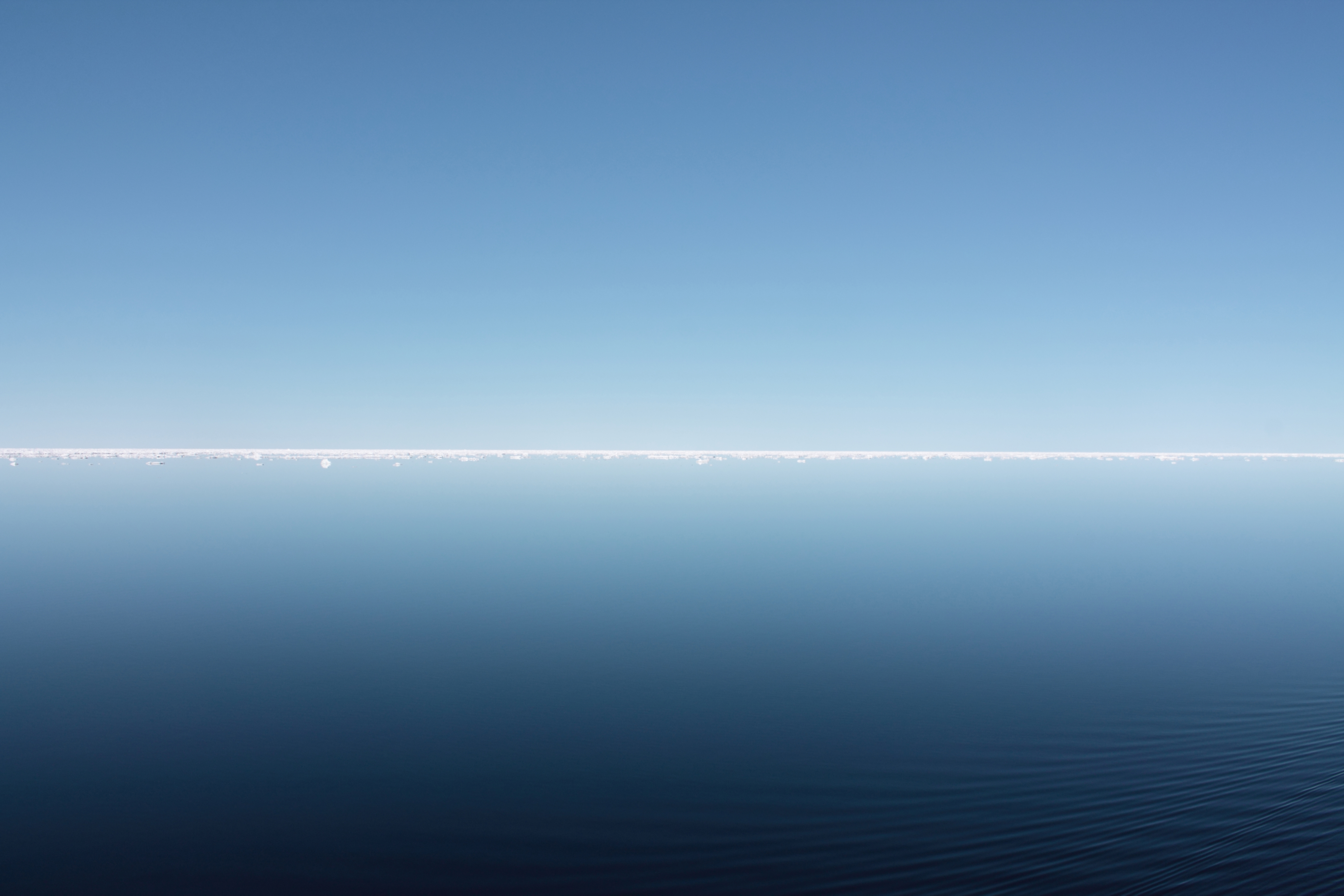 Идеально ровная поверхность. Море Горизонт. Линия горизонта на море. Небо Горизонт. Море небо Горизонт.