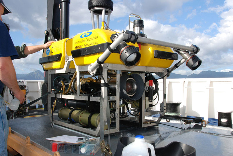 The Little Hercules remotely-operated vehicle (ROV) is a dual-body system capable of operating to depths of 4000m. It is deployed from the Okeanos Explorer and attached to it by a tether. One vehicle is suspended above the other and serves to illuminate and image the surroundings.