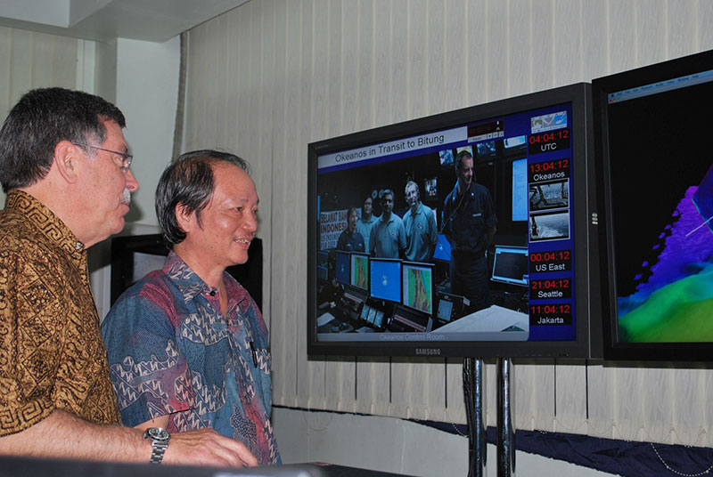 Co-principal investigators Steve Hammond (left) and Sugiarta Wirasantosa (right) chat with Okeanos Explorer team members via telepresence.