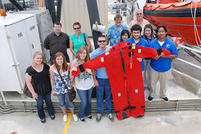 Leadership from the NOAA Fisheries, archaeologists who participated in the expedition, and high school students.