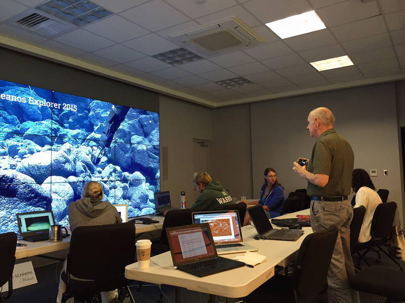 Scientists participate in the dive via telepresence at the University of Hawaii Exploration Command Center.