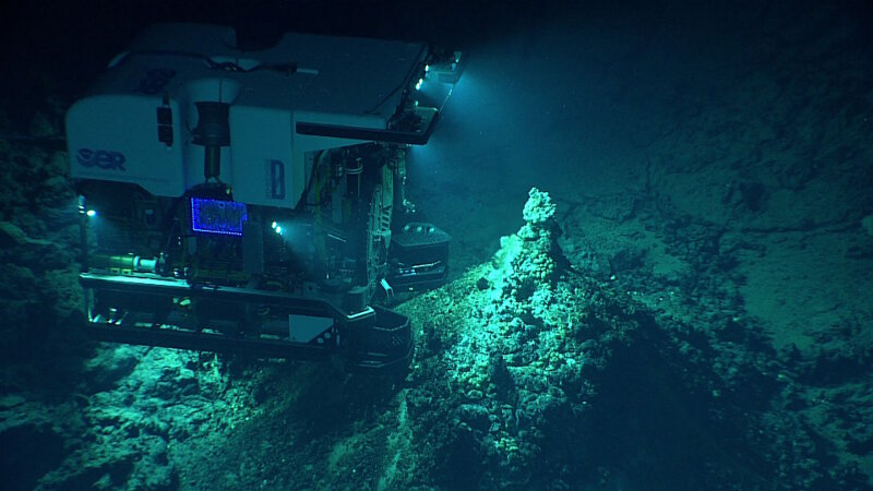 ROV Deep Discoverer images a newly discovered hydrothermal vent field at Chammoro Seamount.