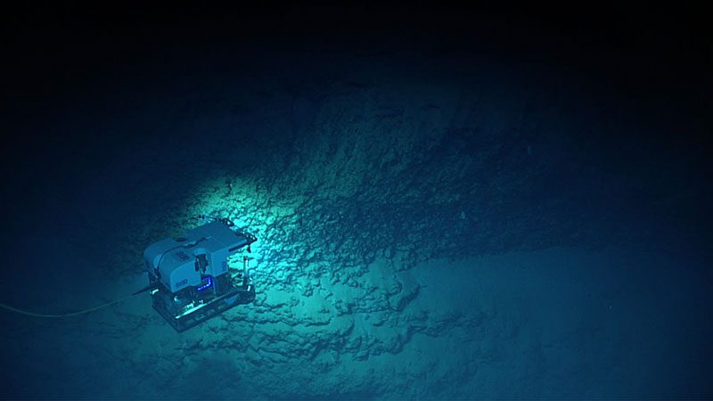 ROV Deep Discoverer explorando la geología de las rocas expuestas en un deslave submarino ubicado al norte de Vega Baja, Puerto Rico.