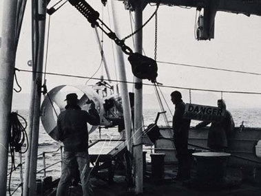 Sidecan sonar aboard the Surveyor. Sidecan sonar aboard the Surveyor.